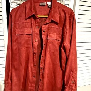 Women en Red Button-Up Jacket